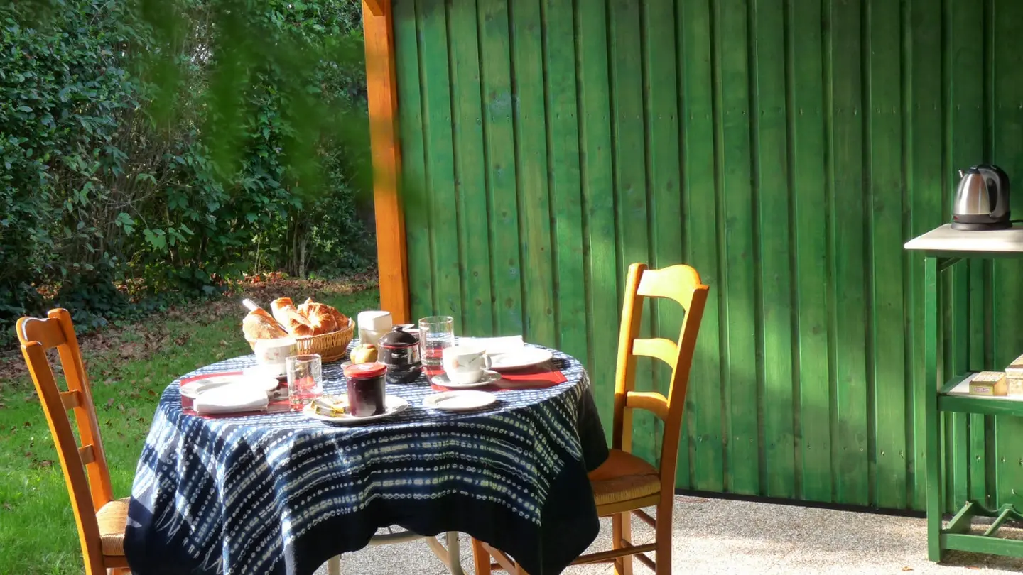chambre d'hôtes fleurs - Laroin - la terrasse