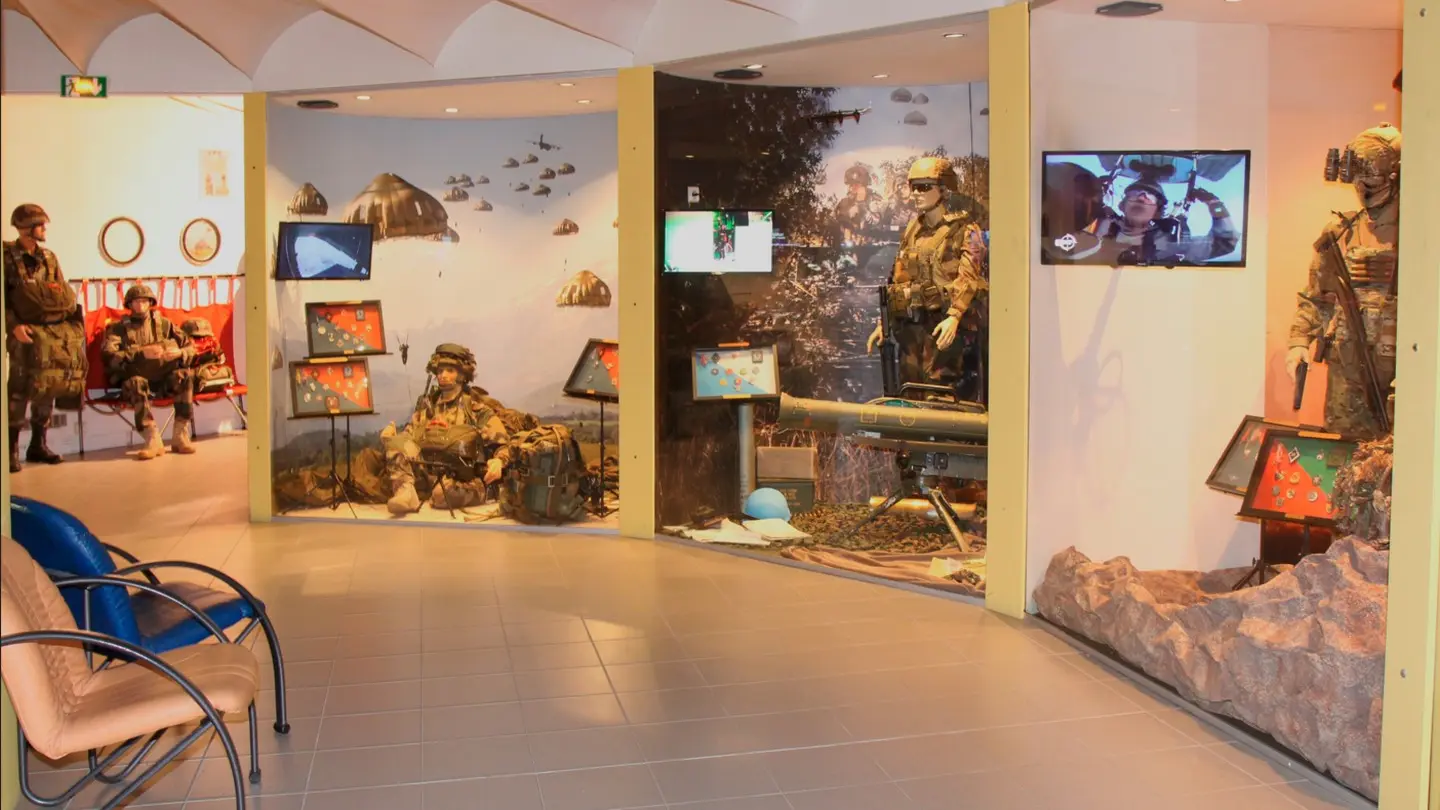 Musée Mémorial des Parachutistes - Pau - Rotonde espace unité parachutiste