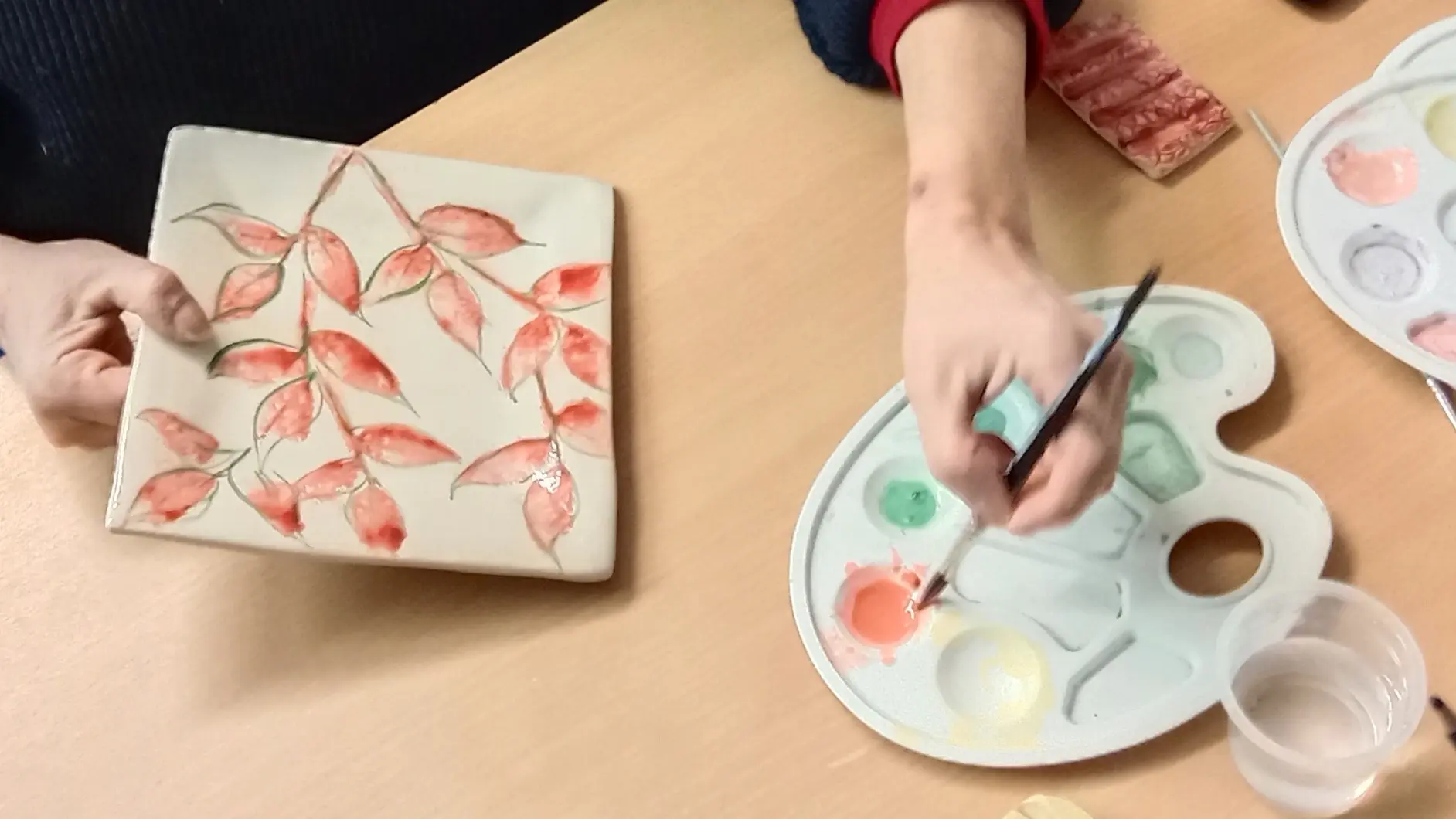 mains peinture