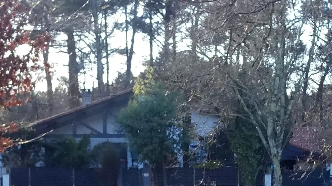 maison depuis tennis zoom [800x600]