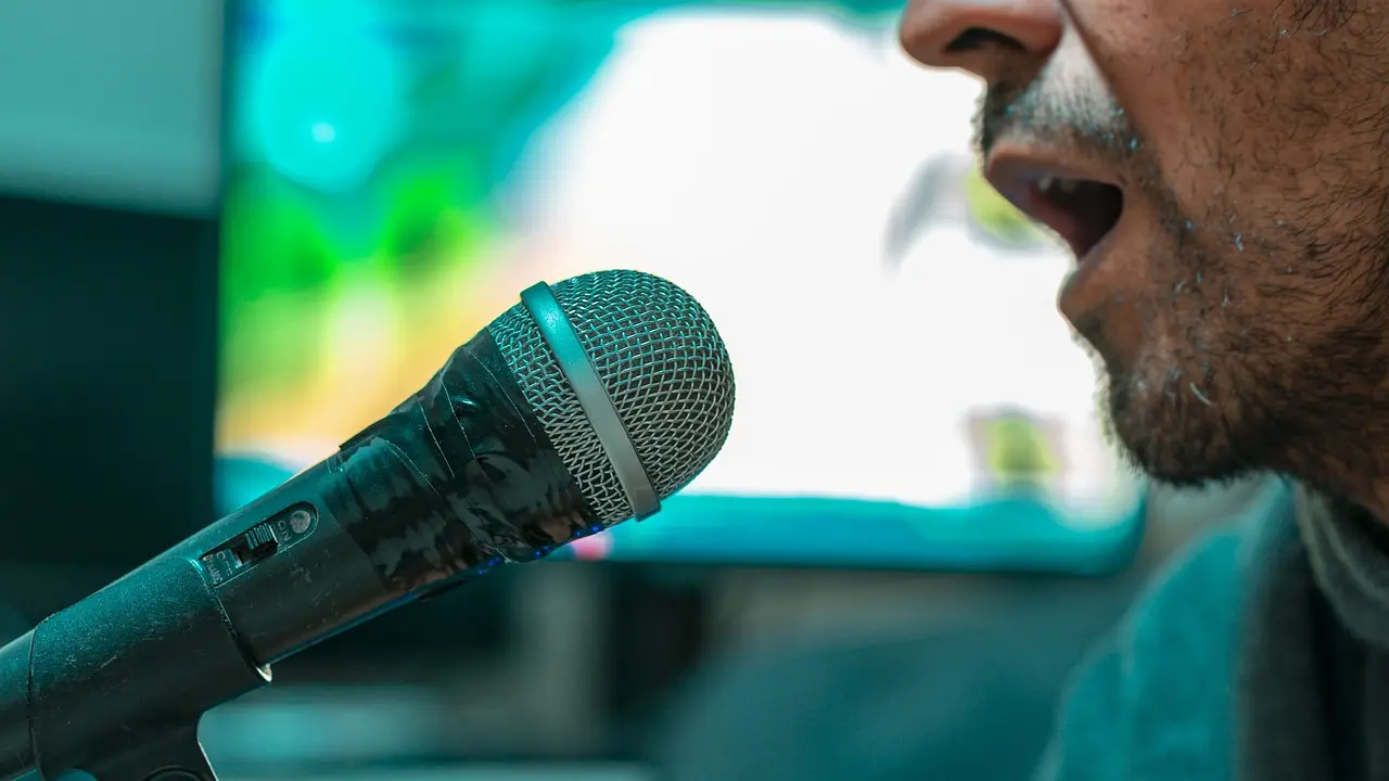 microphone-4547637_1280