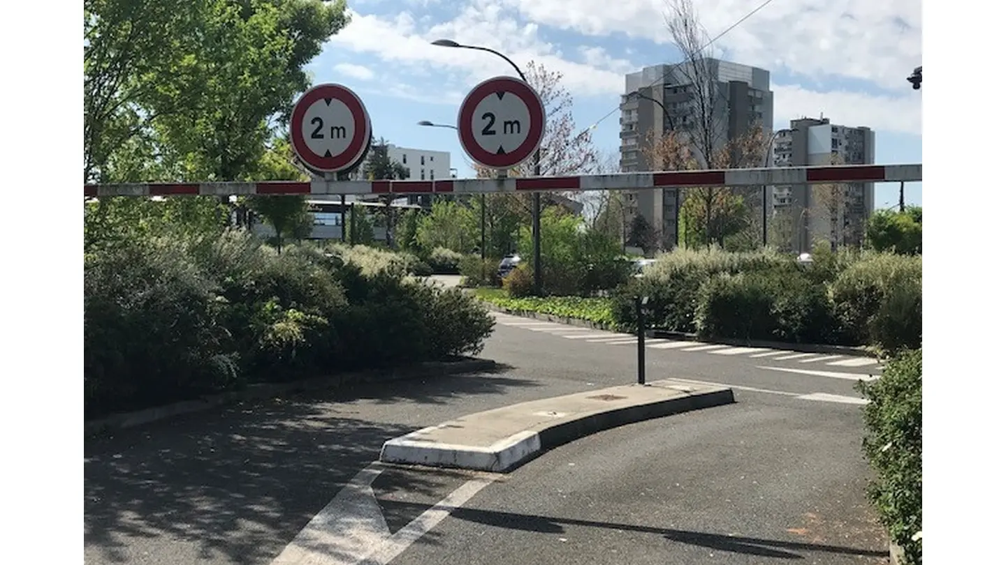 parking relais catherine de Bourbon 1 - entrée