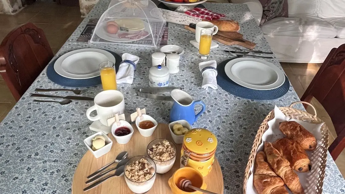 petit-dej - Le Cantou - Affieux © N Jones