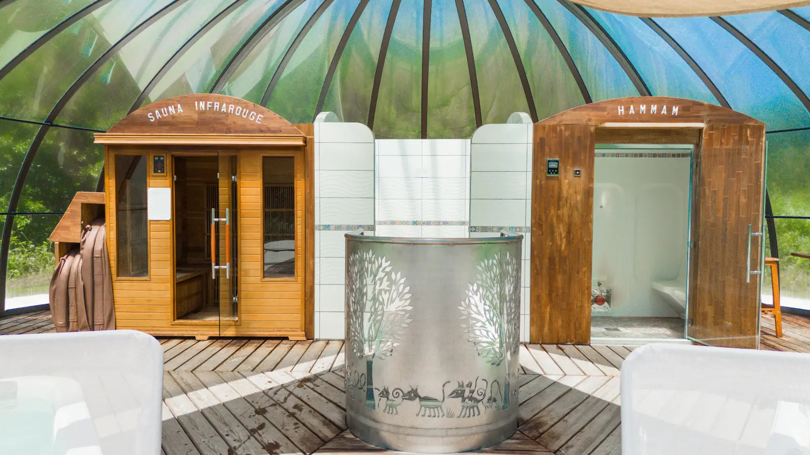 Sauna infra rouge, Hammam, 2 jacuzzis interieur de la bulle