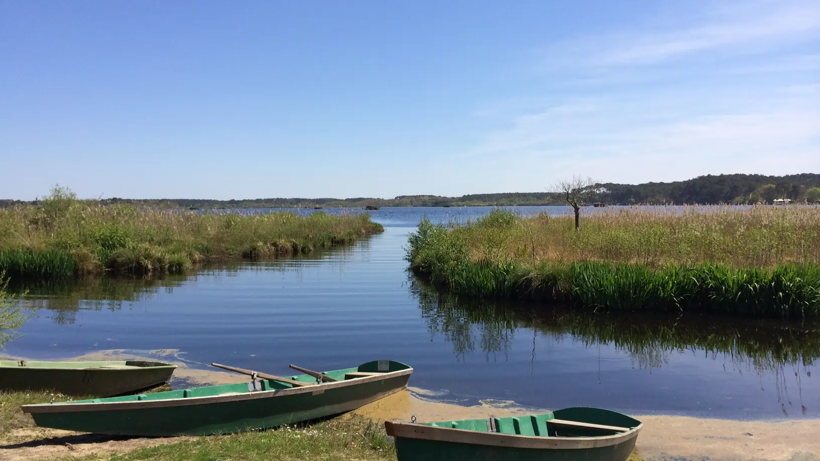 barques et pêche sur l'étang blanc