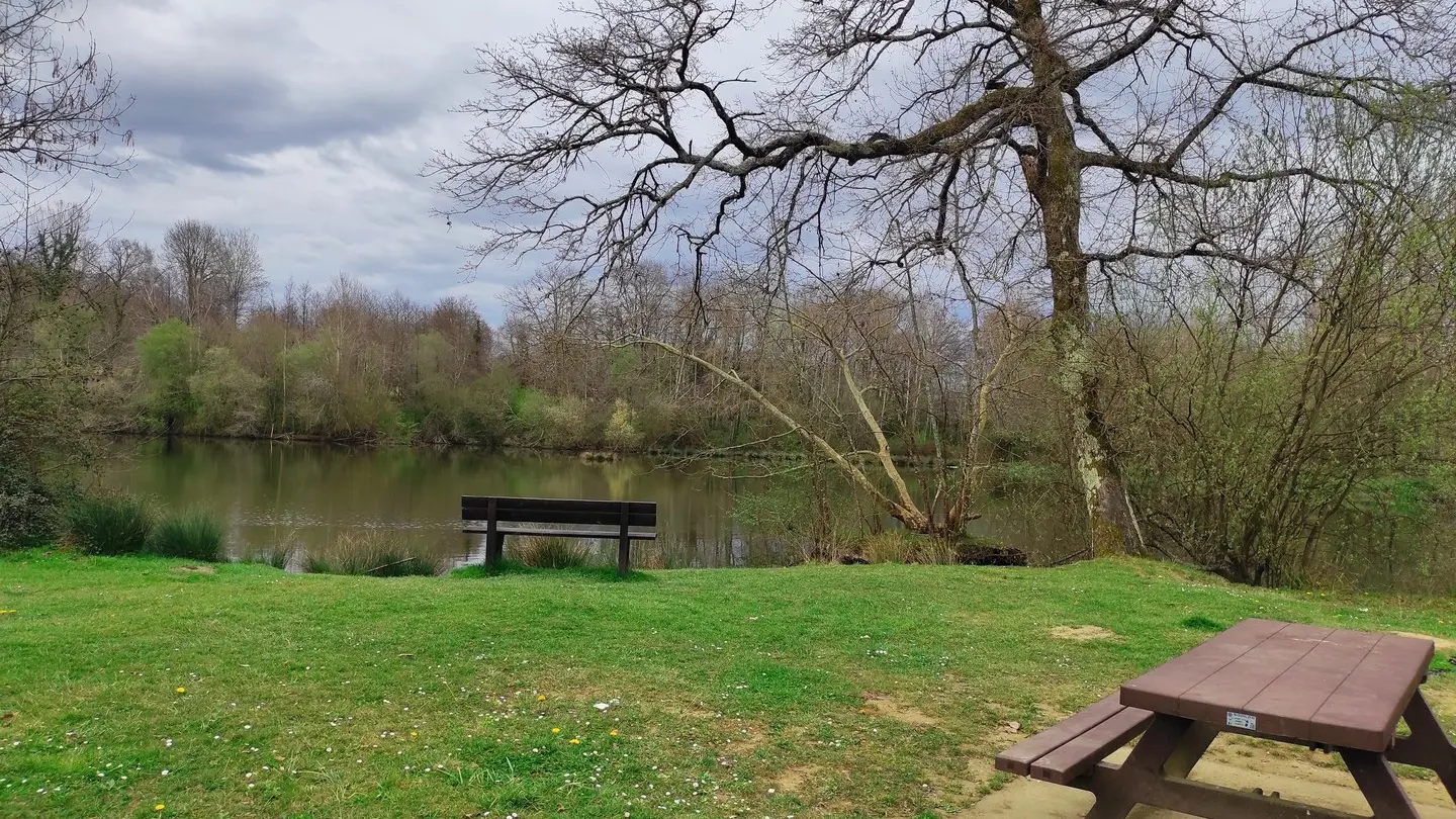Aire pique nique - Lescar - lac des carolins, les tables
