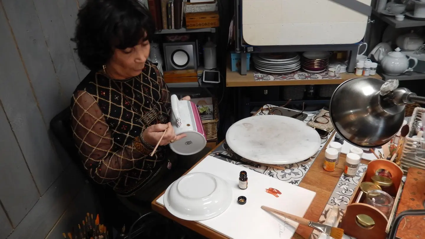 Porcelaine à croquer - Pau - Artisan au travail