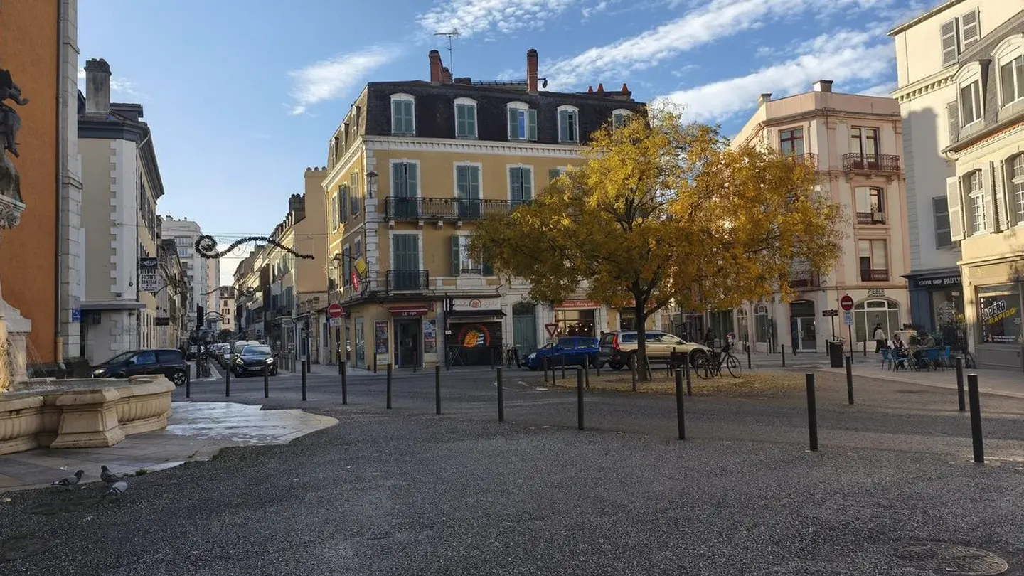 Place Saint Louis de Gonzague - Pau - les immeubles du 19ème