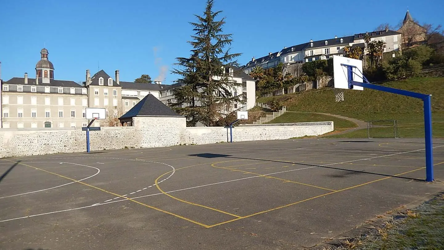 Lescar - plateau sportif - terrain de basket