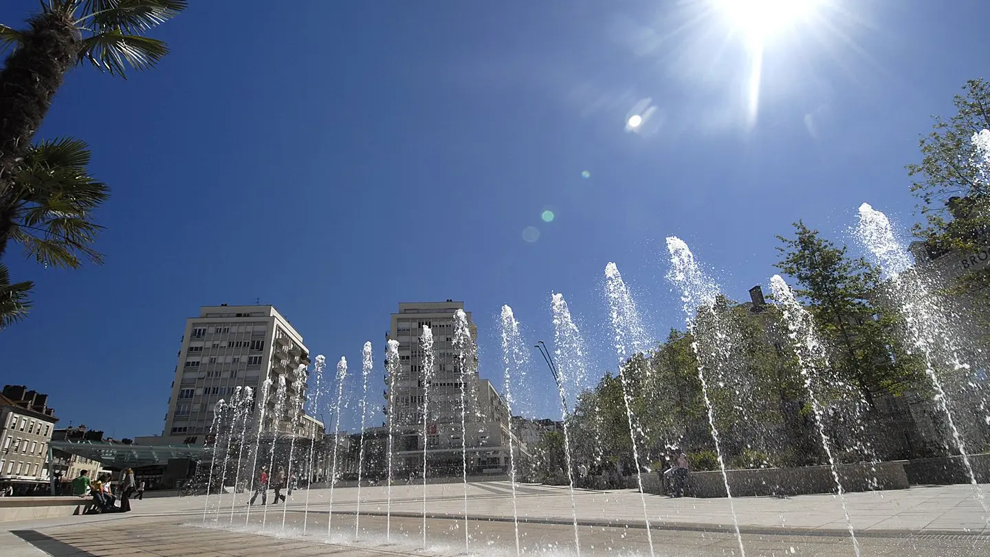 place clémenceau - jets d'eau
