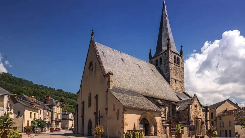 place de l'église de Bort-Les-Orgues