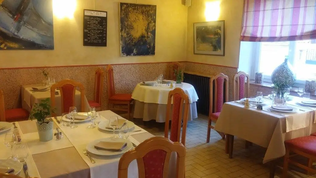 Hôtel restaurant Des Voyageurs salle du restaurant