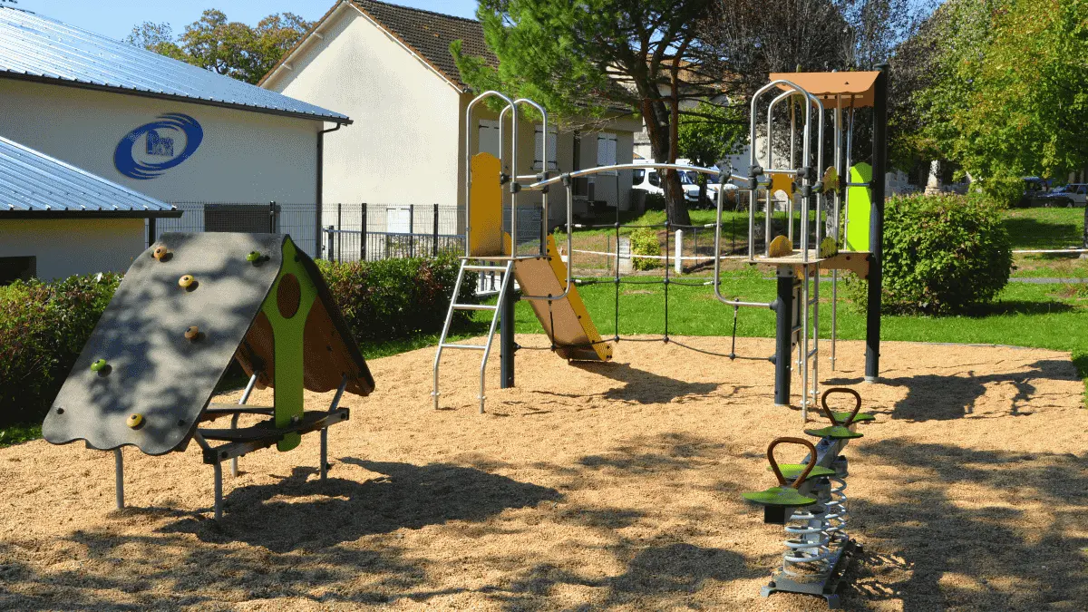 Aire de jeux pour enfants - Meilhac