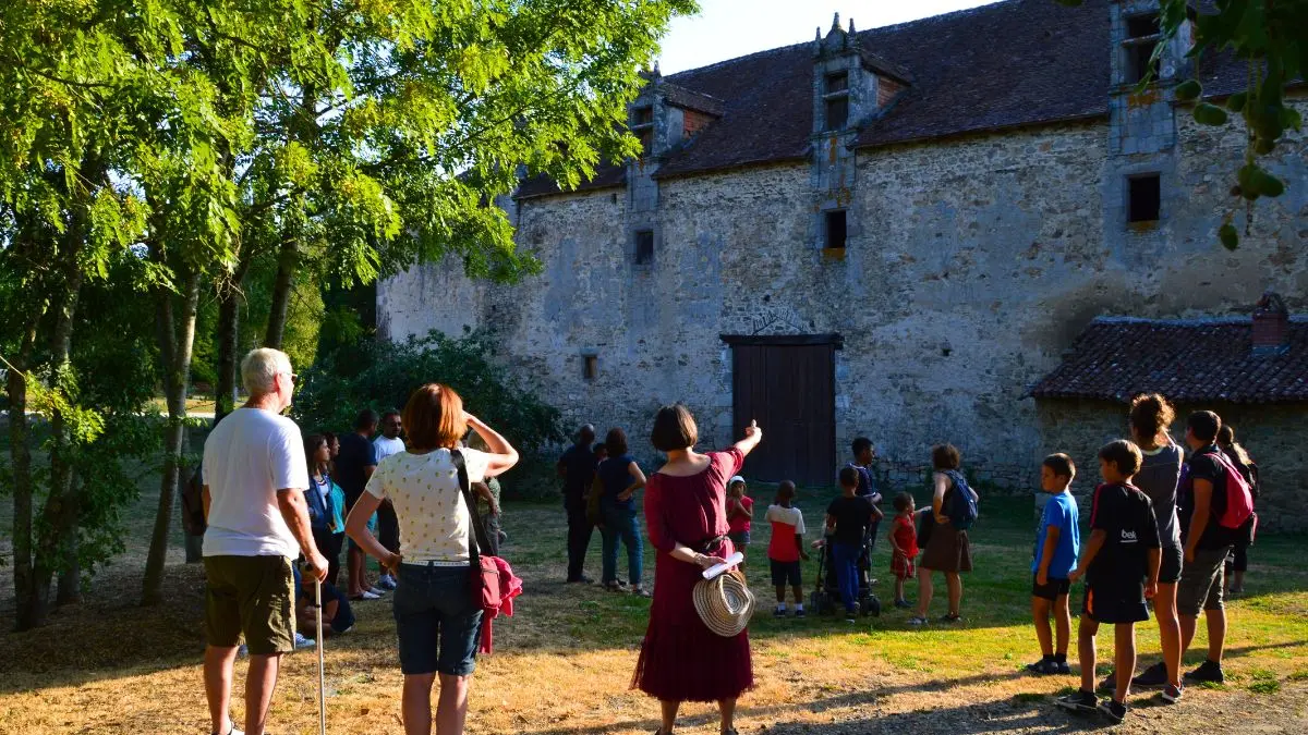Écuries du Château des Cars