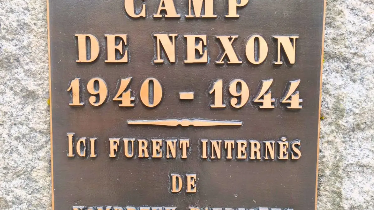 Stèle de souvenir du camp de Nexon