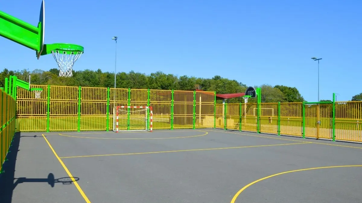 Terrain omnisports - Saint-Maurice-les-Brousses