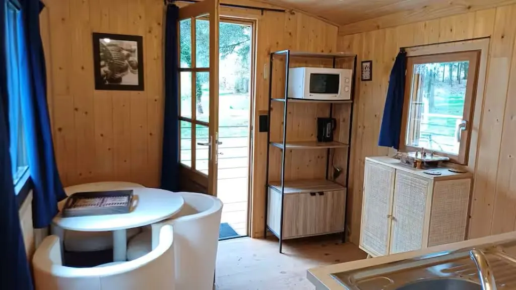 roulottes des hetres vauguenige cuisine