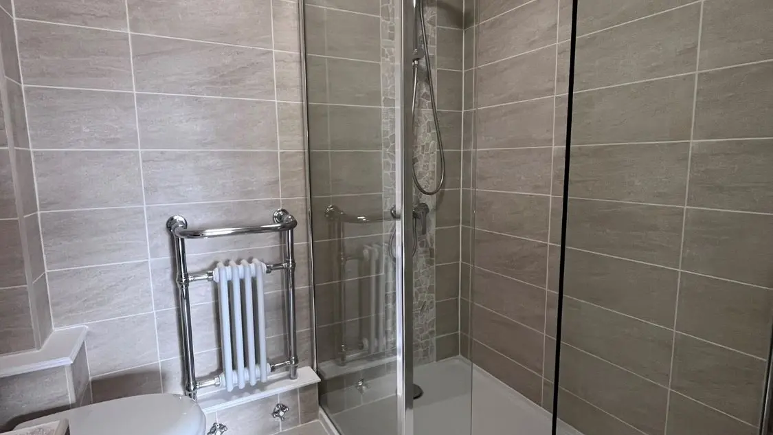 salle d'eau Chambre verte - Le Cantou - Affieux © N Jones