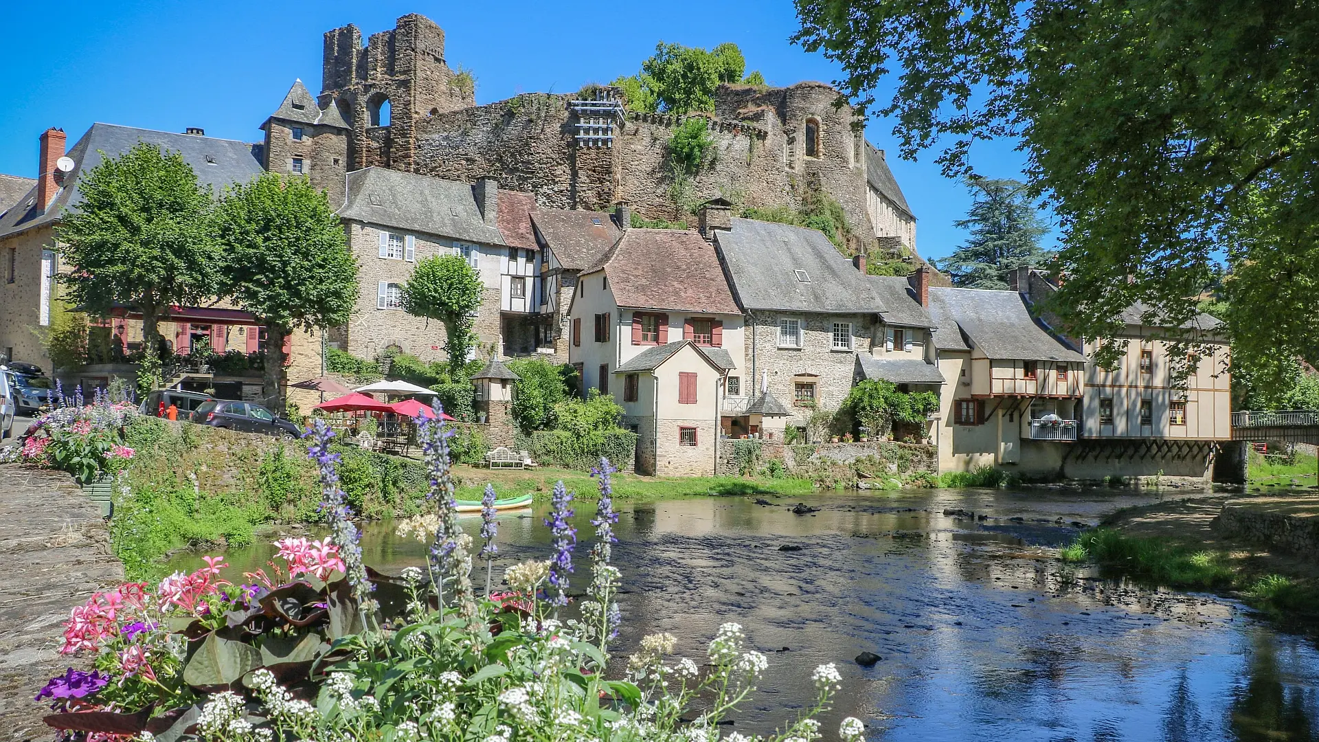 ségur le château village bord auvézère
