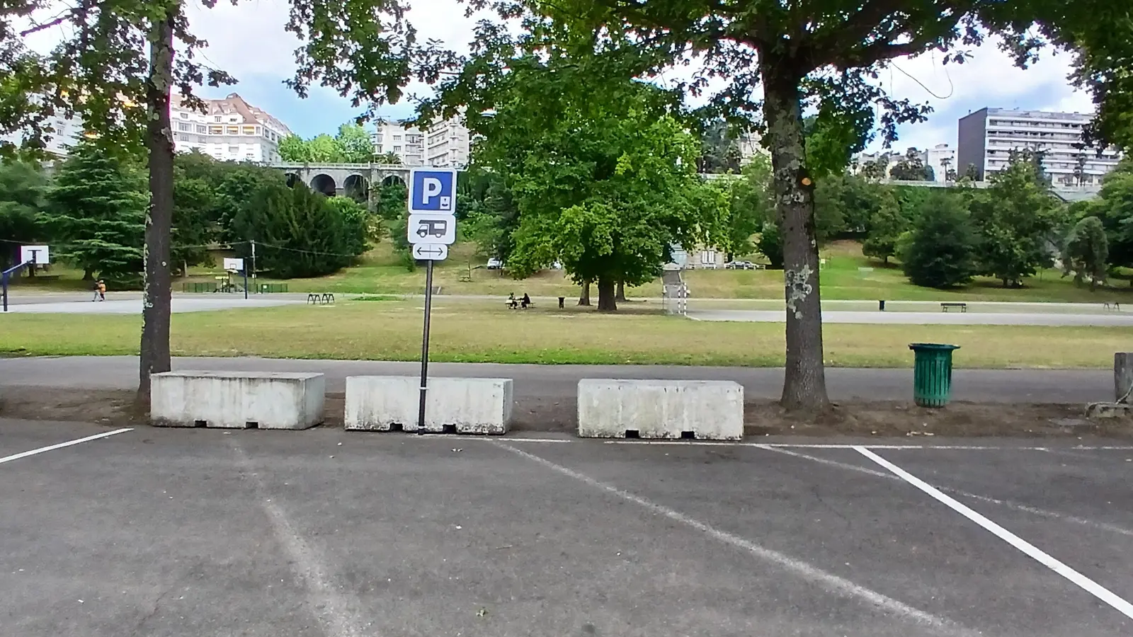 stade_tissie_aire_camping_car_pau_panneau