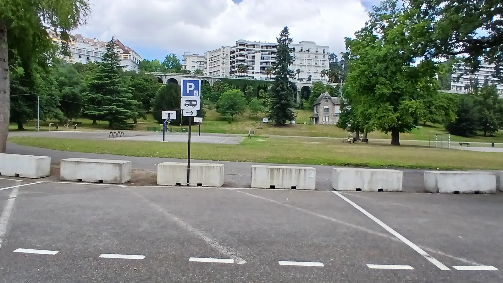 stade_tissie_aire_camping_car_pau_vue_bd