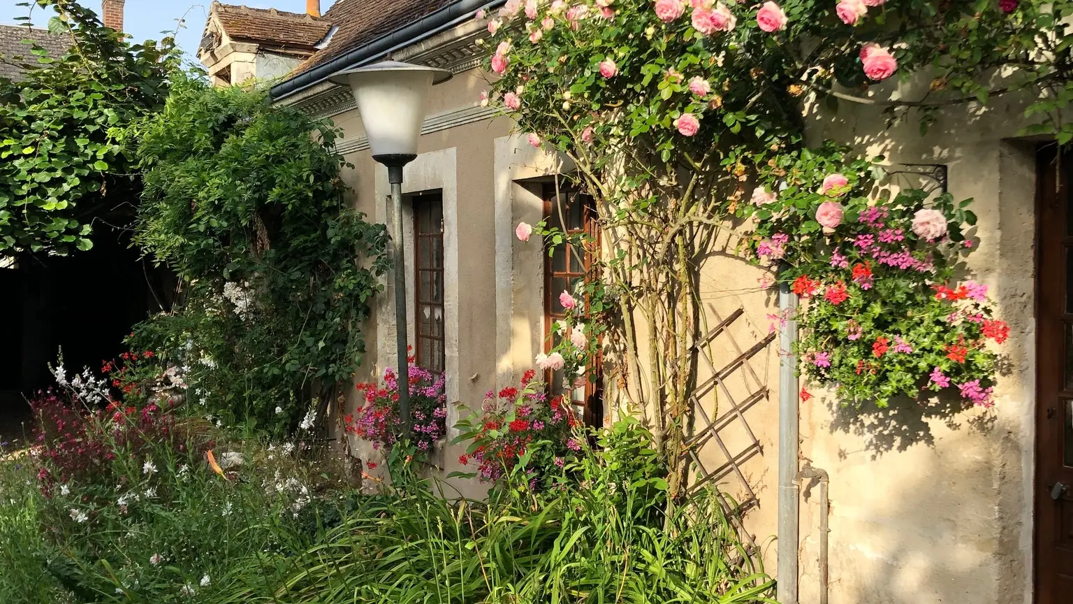 Coté jardin chambres d'hôtes pres de Vendôme ,village viticole ,Le Loir a velo