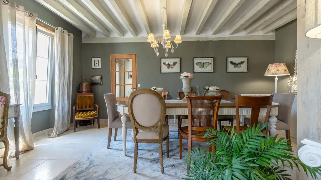 Vue sur salle à manger