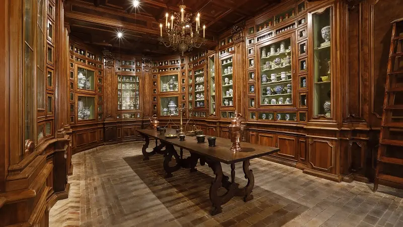 Château de Chenonceau - L'apothicairerie de Catherine de Médicis.