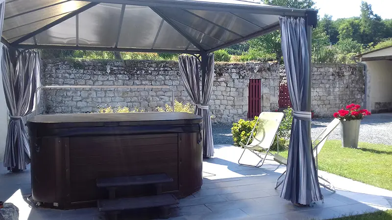 14Jacuzzi
