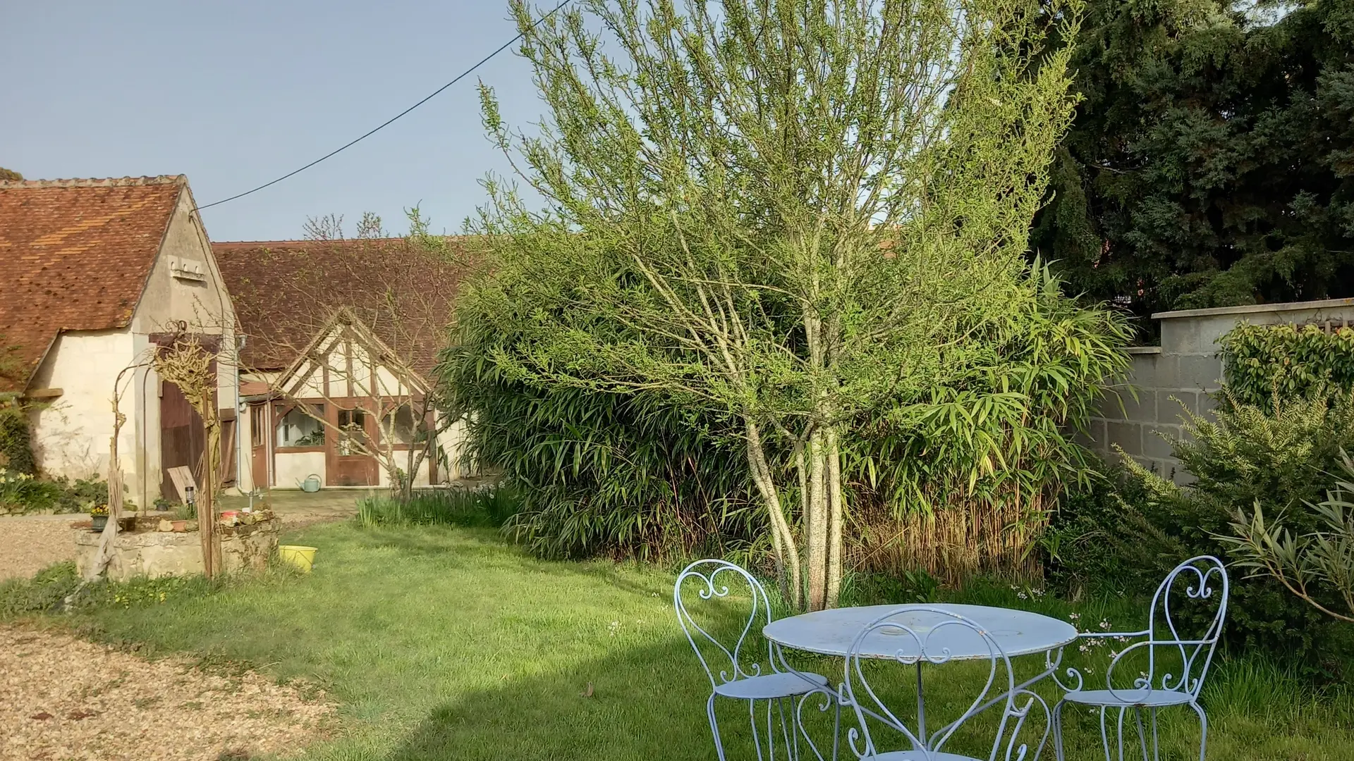 Cour Parking Ferme Auberge de la Lionnière