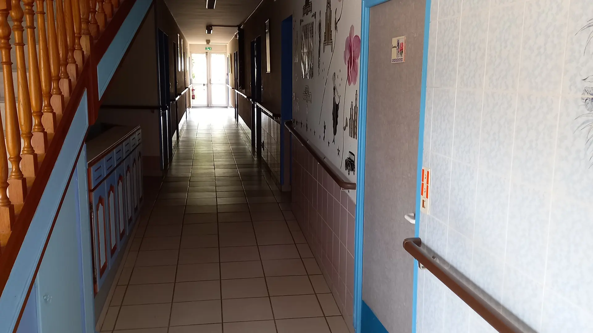 couloir accès chambres