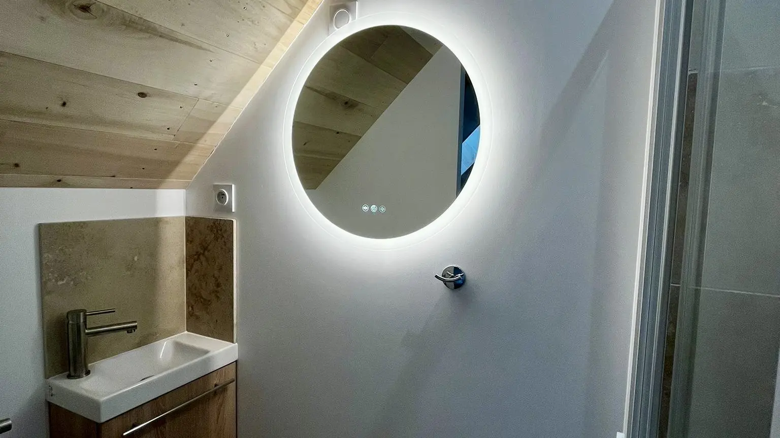 thumbnail_SALLE D'EAU CHANBRE 2 2