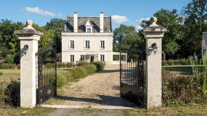 MANOIR