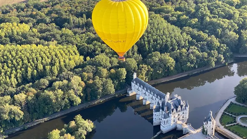 Air Touraine Vol en montgolfiere au dessus de Chenonceau