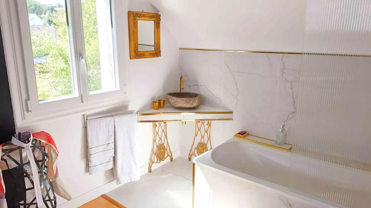Baignoire et vasque en pierre naturelle, Chambre Soleil