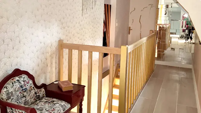 COULOIR-AVEC-MEUBLE-TEL