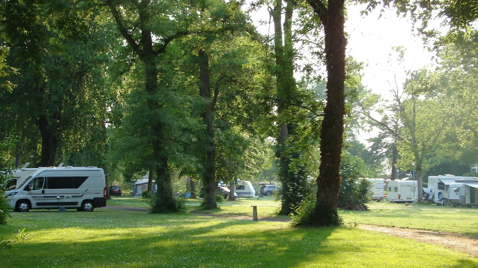 Camping Au Coeur de Vendôme -Emplacements  (2)