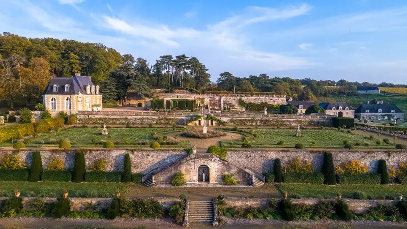 Chateau-de-Valmer-Vue-aerienne-Charly-s-Drone--paysage