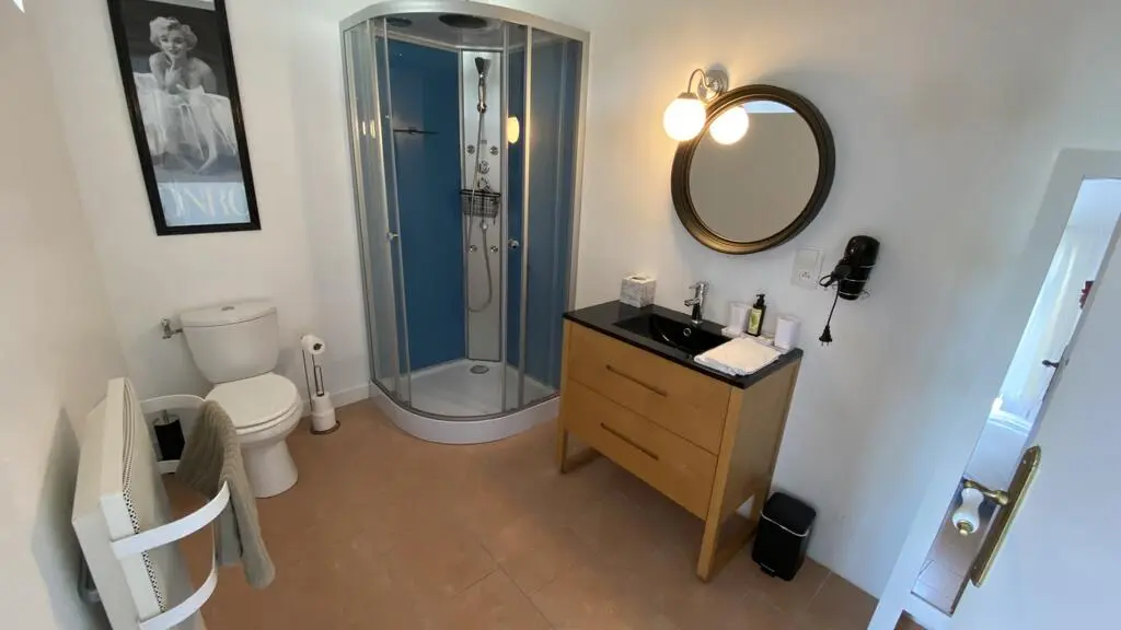 Chambre_cinema_sdb