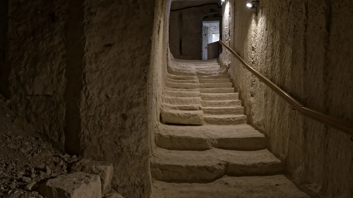 Le grand escalier taillé dans le tuffeau