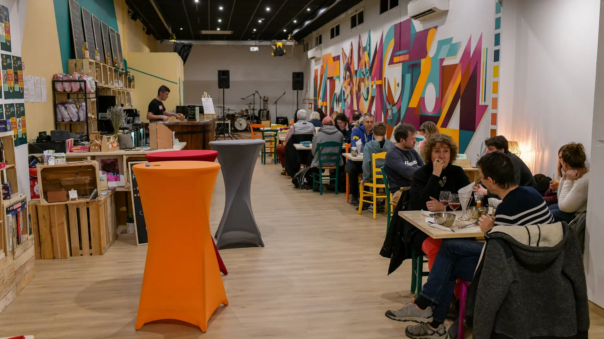 Loup Perché - salle complete