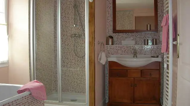 salle de bain chambre rose