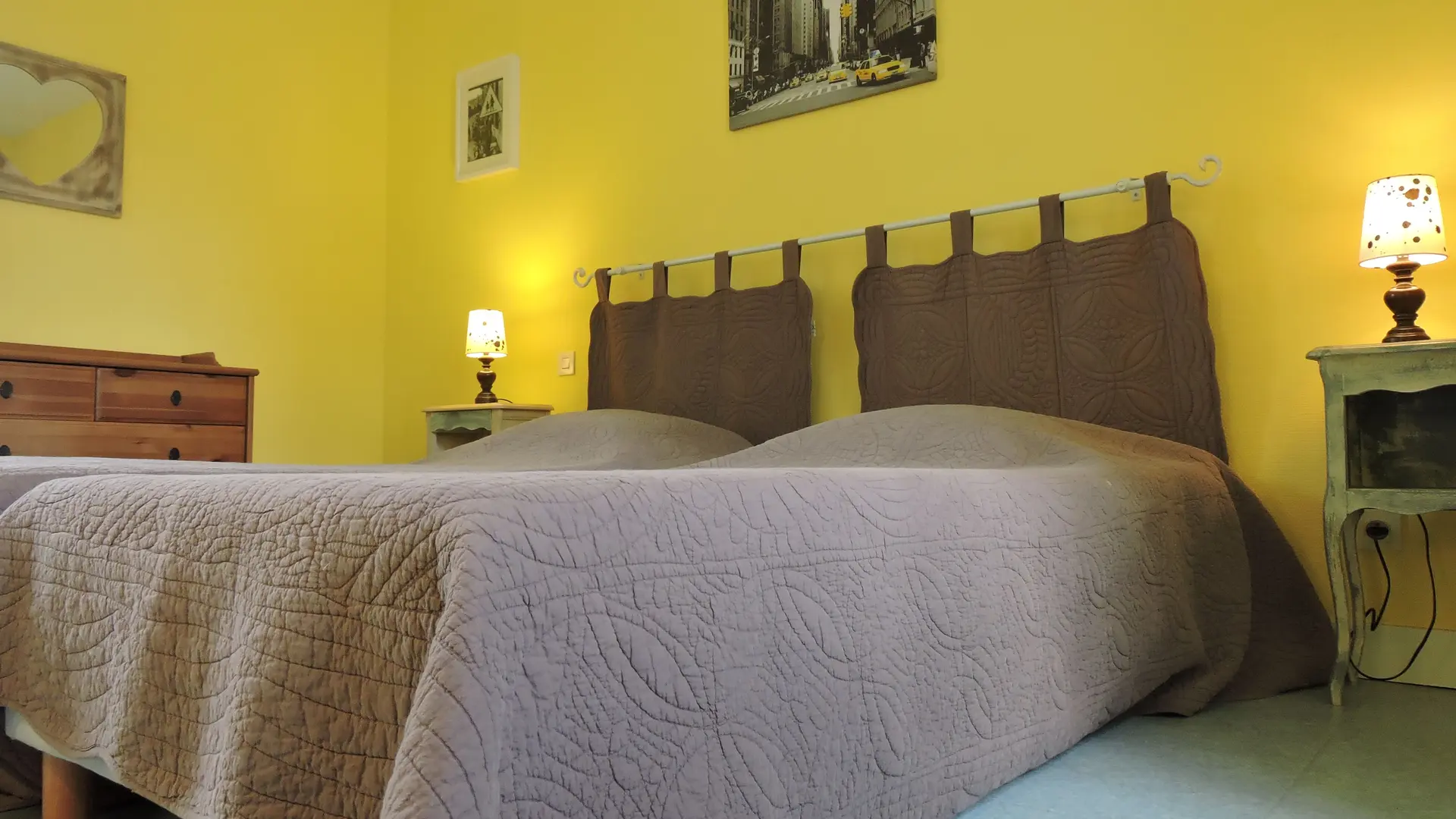 Chambre avec salle de bains attenante