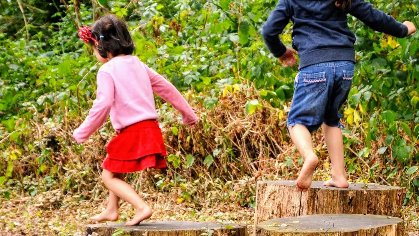 ENFANTS Sentiers Pieds Nus-min