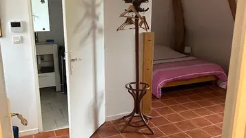 Entree chambre fleurs blanches