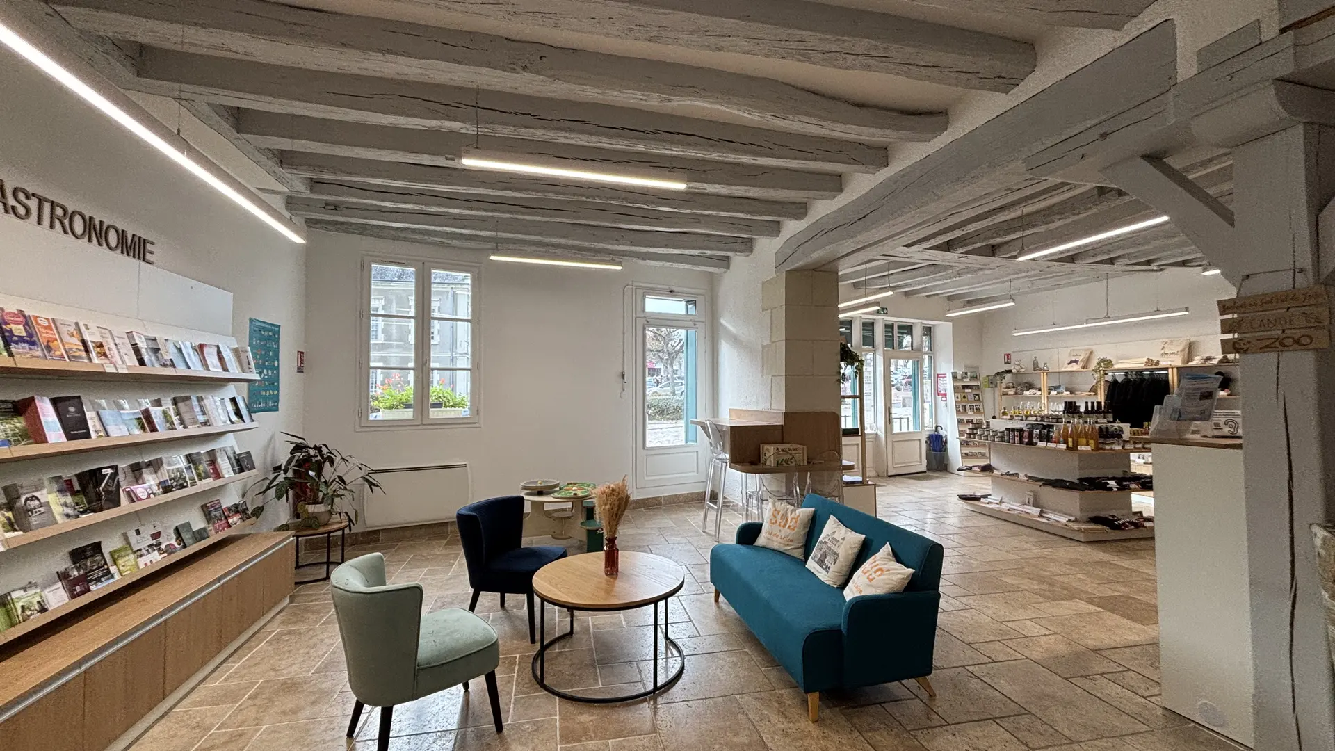 Espace accueil à la Maison du Tourisme de Saint-Aignan