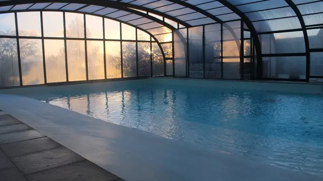 Ferme-de-couffy la piscine couverte et chauffée