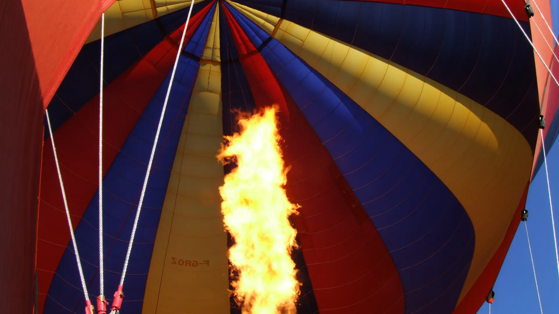 Vol-en-montgolfiere-France-Montgolfiere
