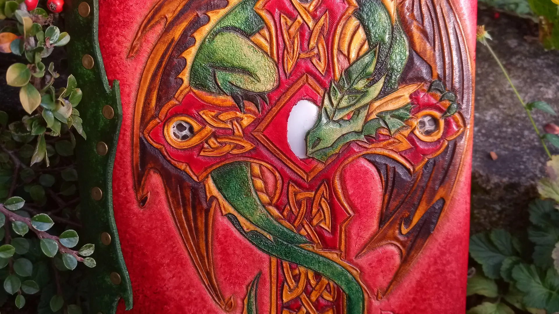 Carnet dragon repoussé