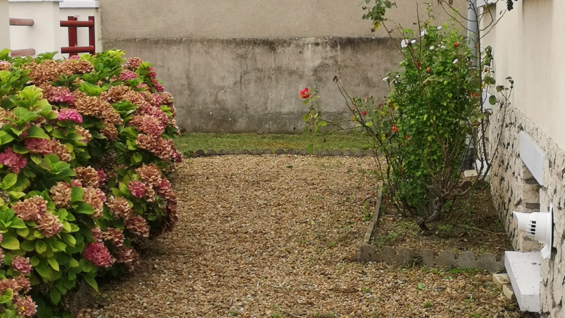 EXTERIEUR DEVANT MAISON